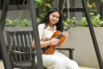 USAHA MURNI: Selama hampir tujuh bulan, Cik Farah mengajar belia berusia antara tujuh tahun dengan 18 tahun, seminggu sekali, empat jam setiap kali. - Foto BH oleh KELLY HUI