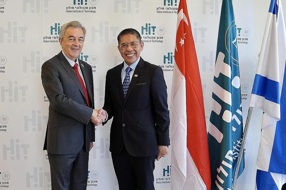 KONGSI PANDANGAN: Dr Mohamad Maliki bersama Presiden Institut Teknologi Holon, Profesor Eduard Yakobov. - Foto MFA