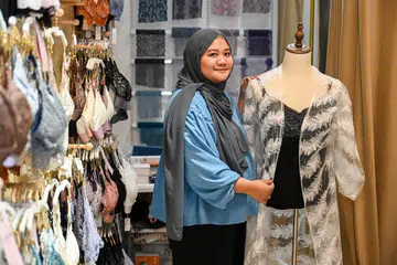 Cik Nur Fathin Atikah Abdul Rahman, 29 tahun, rakan kongsi Envyher, jenama pakaian dalam termasuk bengkung, coli dan seluar dalam.