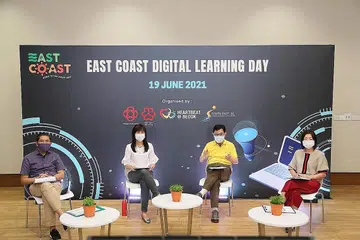 PELAN PEMBANGUNAN DILANCAR: DPM Heng Swee Keat (tiga dari kiri) bersama Dr Mohd Maliki Osman (kiri); penasihat akar umbi Cik Jessica Tan dan Cik Cheryl Chan. - Foto Persatuan Rakyat (PA).