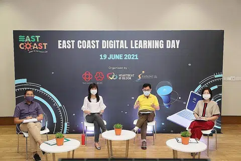 PELAN PEMBANGUNAN DILANCAR: DPM Heng Swee Keat (tiga dari kiri) bersama Dr Mohd Maliki Osman (kiri); penasihat akar umbi Cik Jessica Tan dan Cik Cheryl Chan. - Foto Persatuan Rakyat (PA).