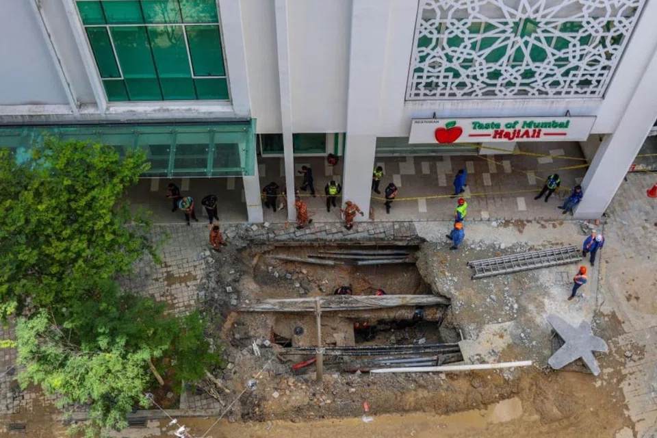 Tragedi lubang benam di Jalan Masjid India, Kuala Lumpur, pada 23 Ogos 2024, mengorbankan seorang pelancong wanita warga India, Cik G Vijaya Lakshmi, 48 tahun, yang hilang tanpa jejak. Jasadnya dipercayai dihanyutkan arus deras bawah tanah.
