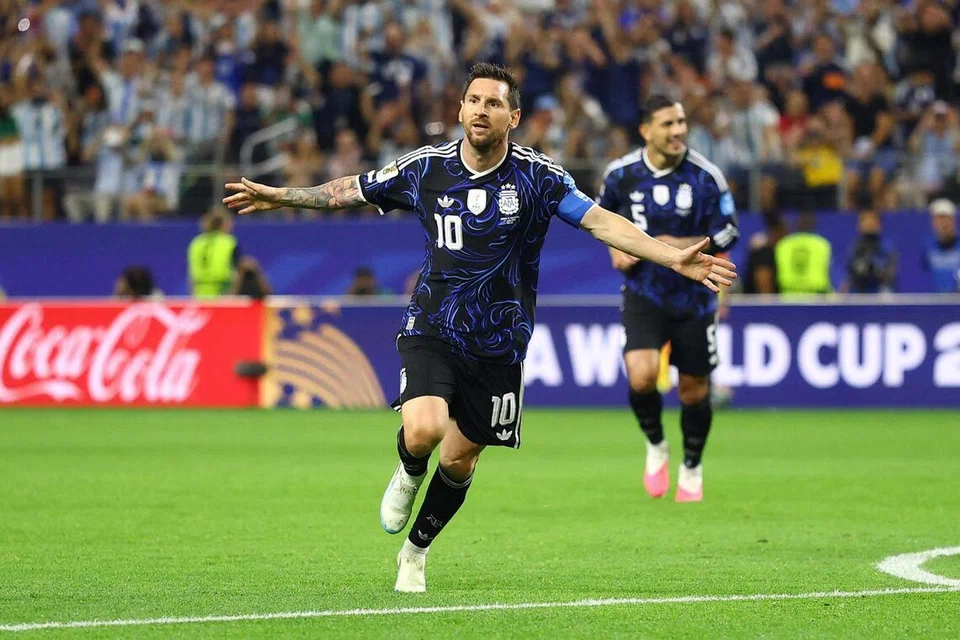 Bintang Argentina, Lionel Messi, mendahului persaingan Anugerah But Emas dengan enam gol.