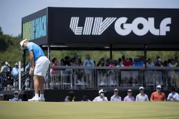 BUAT AYUNAN: Ian Poulter memukul bola  semasa pertandingan LIV Golf DC 2023 di Kelab Golf Nasional Trump di Sterling, Virginia, Amerika pada 26 Mei. 