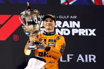 Pemandu McLaren, Oscar Piastri, berjaya memenangani perlumbaan Grand Prix Formula Satu (F1) Bahrain dengan selesa. Ini kali pertama McLaren menjuarai  perlumbaan di Bahrain.