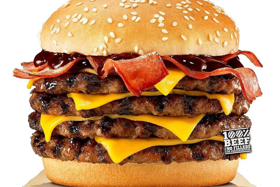 BERLAPISLAPIS: Burger 'stacker' yang mengandungi daging lembu atau ayam. - Foto BURGER KING