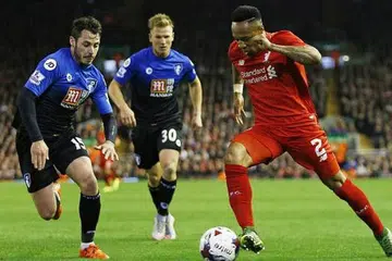 Nathaniel Clyne (jersi merah) menjaringkan gol kemenangan 1-0 Liverpool ke atas Bournemouth dalam perlawanan Piala Liga pada 29 Oktober. Gambar REUTERS 
