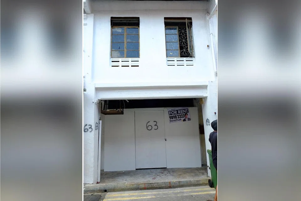 KOSONG: Antara segelintir unit di Haji Lane yang dilepaskan perniagaan yang 'tutup kedai' dan masih belum dihuni penyewa baru. - Foto BH oleh MOHD KHALID BABA