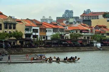 HARTANAH HANGAT: Rumah kedai kini mempunyai permintaan tinggi. 