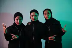 (Dari kiri) Anggota kumpulan ‘heavy metal’ Voice of Baceprot (VOB), pemain dram, Euis Siti Aisyah; pemain gitar dan vokalis, Firda Marsya Kurnia; pemain gitar bes, Widi Rahmawati berharap dapat bekerjasama dengan artis antarabangsa pada masa hadapan. 