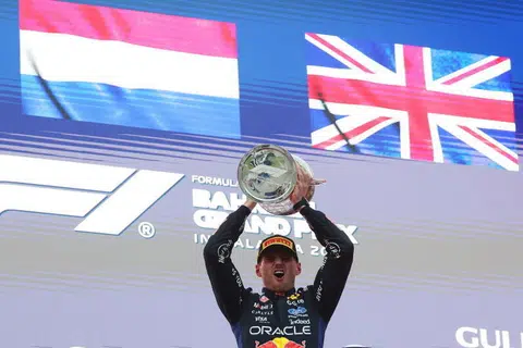 Red Bull Racing, Max Verstappen, juara Grand Prix Gulf Air Bahrain