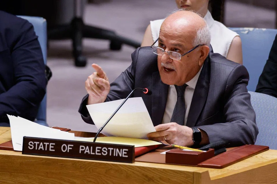 Duta Palestin ke Pertubuhan Bangsa-Bangsa Bersatu (PBB), Encik Riyad Mansour, bercakap semasa mesyuarat Majlis Keselamatan PBB mengenai Gaza dan situasi di Timur Tengah di ibu pejabat PBB di New York pada 13 Ogos.