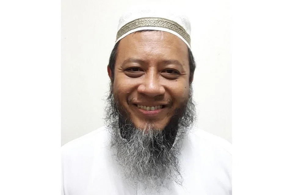 "Dua hari sebelum penyembelihan, kami akan menghantar wakil ke Perth, Australia. Ada juga seorang imam yang sudah lama tinggal di sana untuk memilih kambing yang sihat dan sempurna. Selepas sudah dikenal pasti, imam itu akan membaca nama-nama dan niat dan barulah penyembelihan akan dijalankan. Mereka memastikan proses semua berjalan lancar dan halal kerana ini adalah satu amanah." - Pengarah, A2A Trading, Encik Adlee Nazree Suparman.