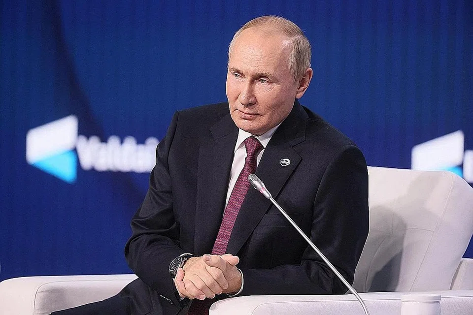 BERPENDIRIAN TEGAR: Dengan melontar kecaman terhadap pihak Barat selama lebih tiga jam dalam sesi soal jawab di persidangan tahunan mengenai dasar luar di Moscow, Encik Vladimir Putin kelihatan begitu yakin dan tenang. - Foto REUTERS