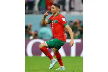 SUKU AKHIR: Pemain Maghribi Achraf Hakimi sebelum ini membantu Maghribi mara ke suku akhir buat kali pertama selepas menumpaskan Sepanyol 3-0. - Foto-foto AFP, REUTERS