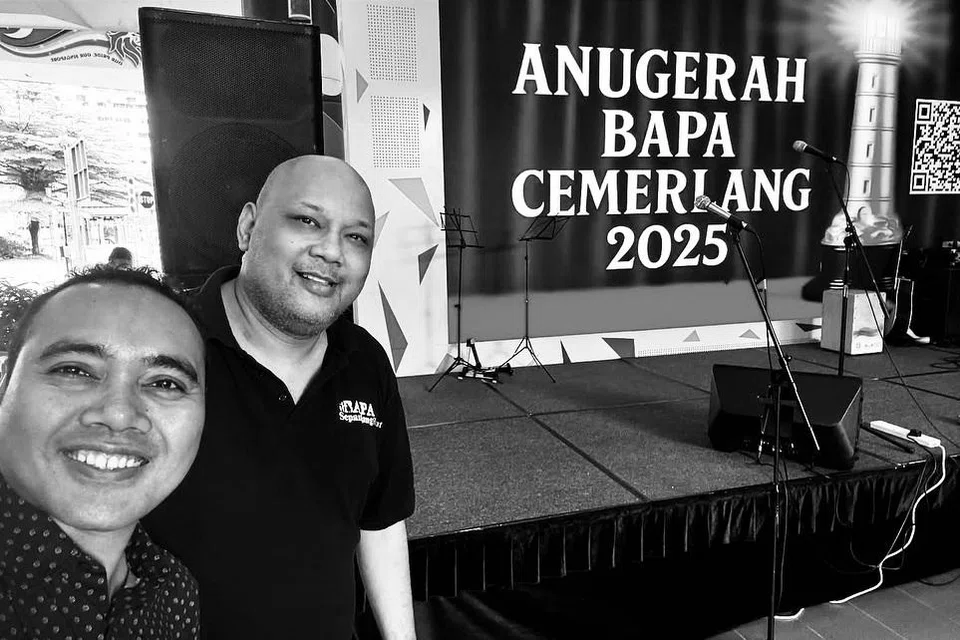 Berkongsi di platform Facebook, Encik Zhulkarnain Abdul Rahim (kiri) turut mengenang jasanya bersama Bapa Sepanjang Hayat (BSH).