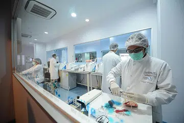 MENYIMPAN 'LENTICULE' KORNEA: Di makmal Cordlife Group ini sampel 'lenticule' kornea diproses dan disimpan. - Foto CORDLIFE GROUP