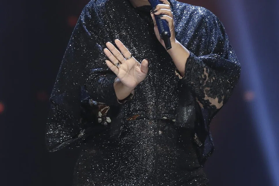 ‘OTAI’ BERBISA: Liza Hanim sentiasa memberikan yang terbaik dan berada di kedudukan kedua setelah menyanyikan lagu ‘Pantun Janda’.