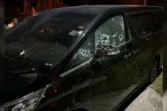 Kenderaan yang membawa Ahli Parlimen Narathiwat, Kamolsak Leewamo ditembak di kediamannya awal pagi tadi, sejurus beliau pulang dari sidang Parlimen di Bangkok pada Khamis. - Gambar Polis Diraja Thailand