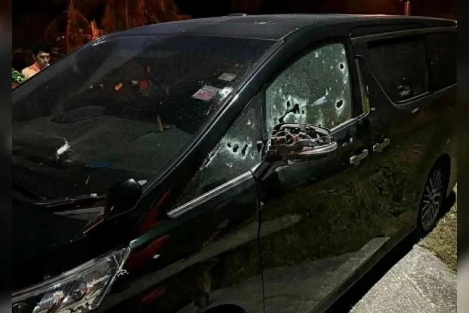 Kenderaan yang membawa Ahli Parlimen Narathiwat, Kamolsak Leewamo ditembak di kediamannya awal pagi tadi, sejurus beliau pulang dari sidang Parlimen di Bangkok pada Khamis. - Gambar Polis Diraja Thailand
