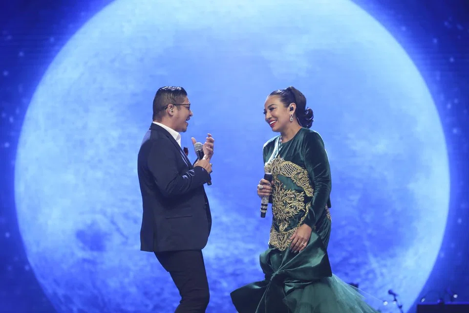 Duet ‘Terlanjur Cinta’ yang dipersembahkan Ning Baizura (kanan) dan Pasha Ungu adalah antara paduan suara peringkat akhir yang dianggap berprestasi tinggi.