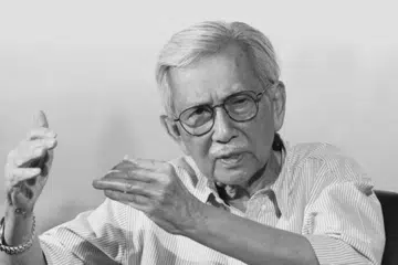 Mantan Menteri Kewangan Malaysia, Tun Daim Zainuddin, meninggal dunia di Hospital Assunta, Petaling Jaya, Selangor, pada 13 November.