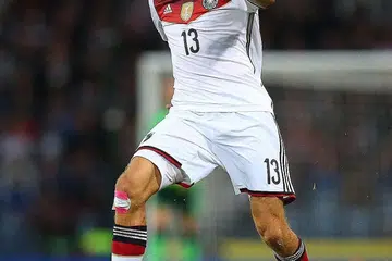 PENYERANG HARAPAN: Perancis dijangka membariskan trio serangan Karim Benzema (kiri), Kylian Mbappe dan Antoine Griezmann sebagai senjata kemenangan. - Foto AFP