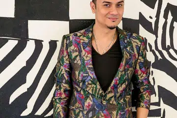 DATUK FAZLEY YAAKOB: Enggan menghampakan wanita hamil yang ingin rasa masakan air tangannya lantas mengirimnya sendiri apabila sistem tempahan restoran tidak mendaftar pesanan wanita itu. - Foto S.RIA PRODUCTION