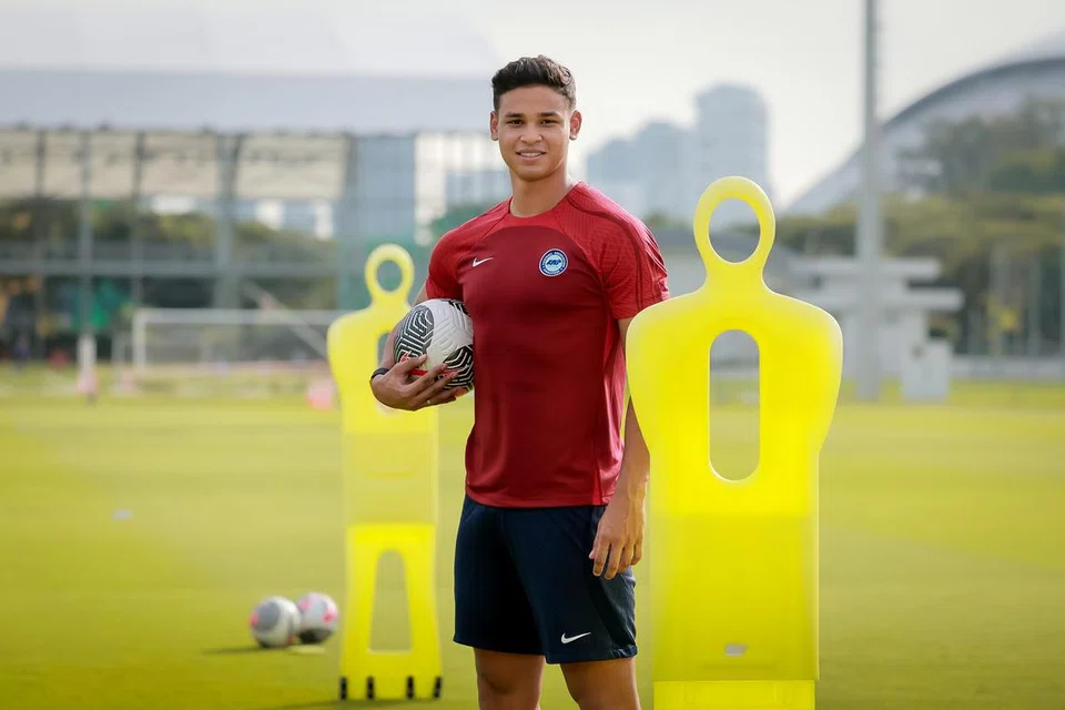 Pemain pertahanan Singapura, Irfan Fandi, bersemangat mahu membantu kelabnya di Thailand, Port FC.