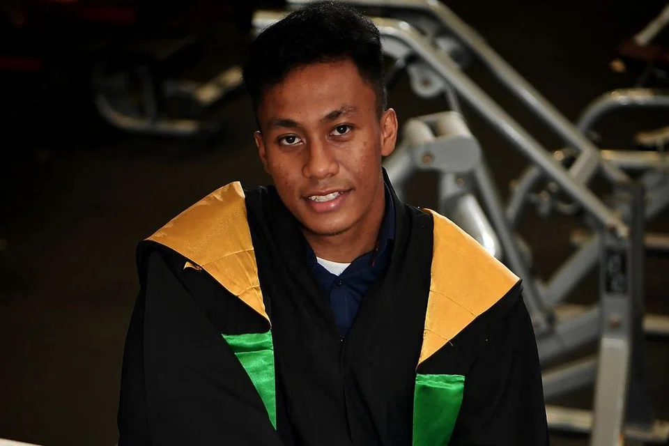 DIDUGA: Encik Muhammad A'tique Mohamed Ali, 21 tahun, adalah antara empat pelajar terbaik dalam kohort diploma kejurulatihan sukan, disebalik keadaan yang mencabar di mana bapanya jatuh sakit pada tahun terkahirnya di sekolah. Foto BH oleh KHALID BABA