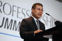 Menteri Pendidikan, Desmond Lee, menyampaikan ucapan pembukaan pada Sidang Kemuncak Profesorat Institut Pendidikan Nasional (NIE) bertemakan “Masa Depan Pendidikan dan Penyelidikan Pendidikan” pada 8 Oktober 2025.