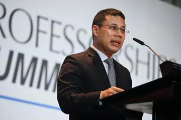 Menteri Pendidikan, Desmond Lee, menyampaikan ucapan pembukaan pada Sidang Kemuncak Profesorat Institut Pendidikan Nasional (NIE) bertemakan “Masa Depan Pendidikan dan Penyelidikan Pendidikan” pada 8 Oktober 2025.