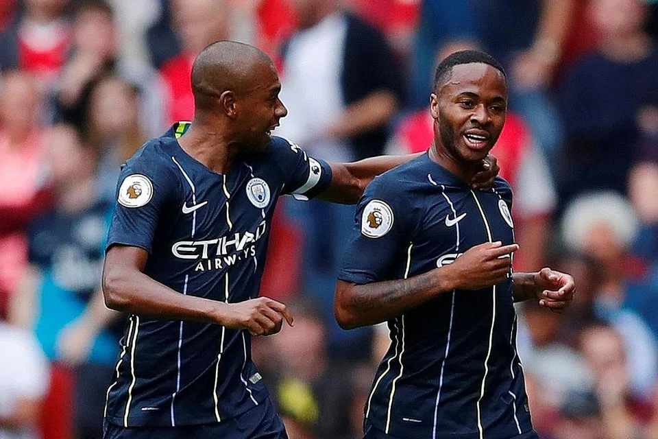 SERING DIKRITIK: Mungkinkah kritikan yang sering dilemparkan terhadap Raheem Sterling (kanan) berlandaskan perkauman? - Foto REUTERS