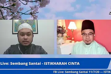 KUPAS ISU: Ustaz Mohd Faizal Wahab (kiri) dan moderator Ustaz Muhd Syafi Abdul Latif membincangkan tentang solat sunat istikharah dalam kuliah dalam talian, "Sembang Santai - Istikharah Cinta", anjuran Masjid Al-Khair baru-baru ini. - Foto MASJID AL-KHAIR