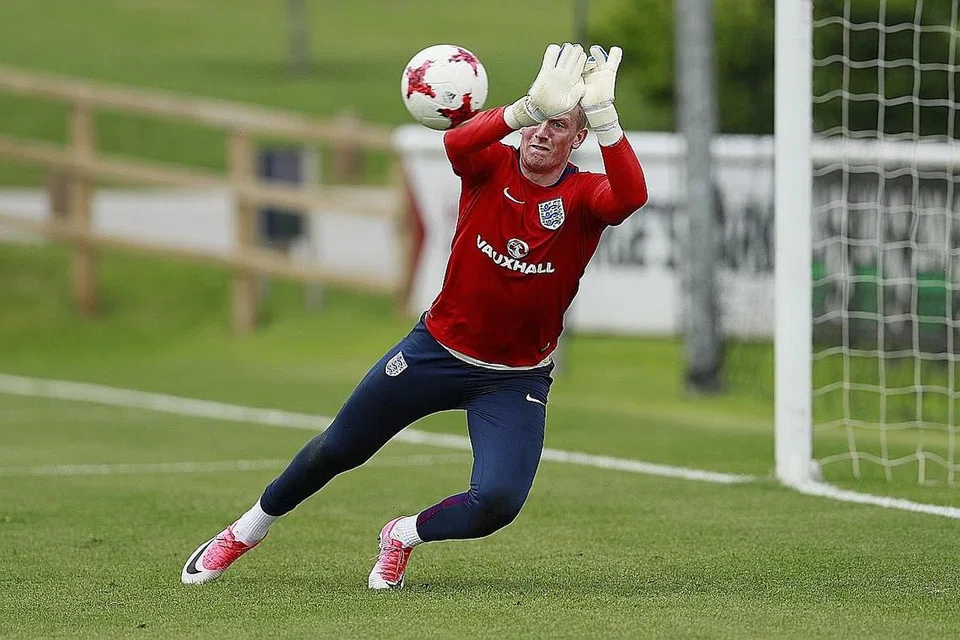 JORDAN PICKFORD: Penjaga gawang berbakat yang ingin 'dibeli' pemilik saham terbesar Everton, Farhad Moshiri. - Foto REUTERS