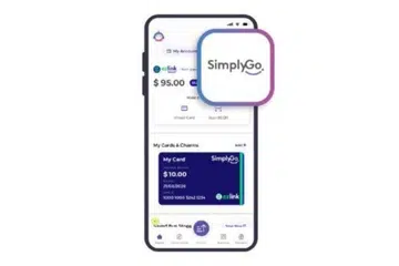Pengguna aplikasi EZ-Link perlu memuat turun aplikasi SimplyGo, log masuk menggunakan butiran akaun EZ-Link mereka, dan melakukan penyelarasan akaun sekali sahaja.