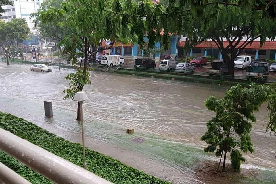 BANJIR KILAT: Banjir kilat melanda beberapa kawasan di Singapura menyusuli hujan lebat pada 11 November 2018. 