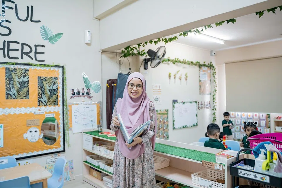 Cik Siti Hasmah Adam meminati dunia pendidikan awal kanak-kanak sejak di politeknik.
