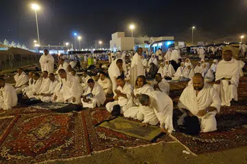 Jemaah haji Hamidah Travel semasa mabit di Muzdalifah. Foto dirakam pada 2023.  