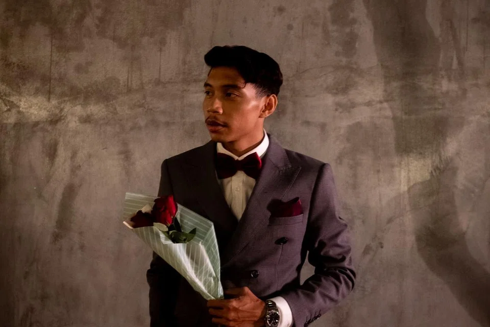 Muhammad Fahimi Rahmat ‘meletup’ dengan lagu ‘Angau’ yang membuat ramai ‘melayang’ di TikTok.