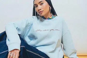 UBAH RANCANGAN: Penyani asal Malaysia, Yuna, membuat keputusan untuk tinggal lebih lama di Malaysia demi memastikan keluarganya selamat ketika melalui masa-masa mencabar ini. - Foto INSTAGRAM YUNA
