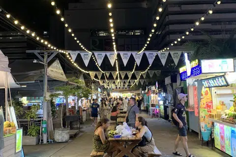 JODD FAIRS RAMA 9: Tempat asli bazar Jodd Fairs ini masih terkenal dan harus dikunjungi.