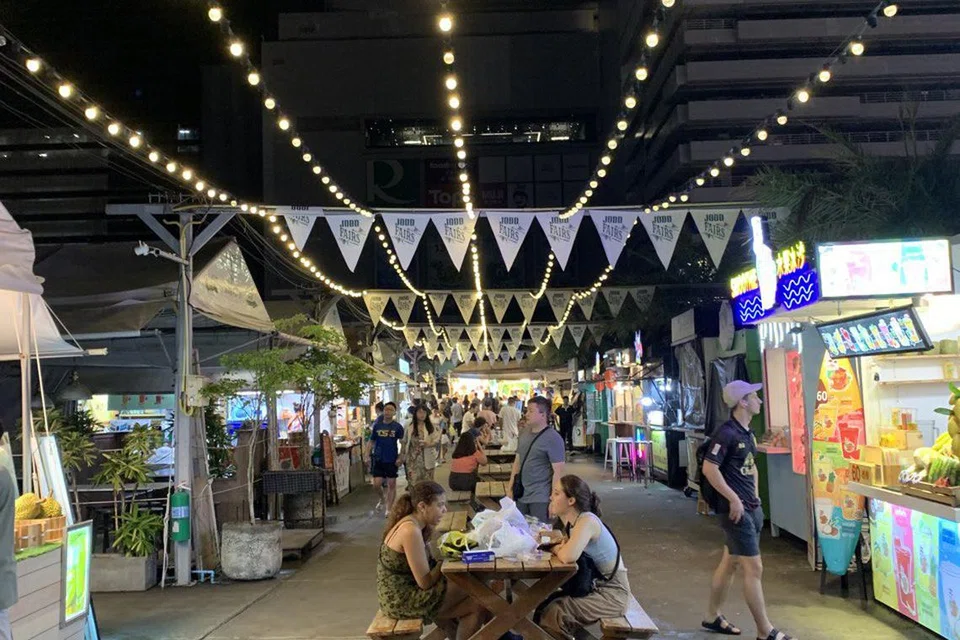 JODD FAIRS RAMA 9: Tempat asli bazar Jodd Fairs ini masih terkenal dan harus dikunjungi.