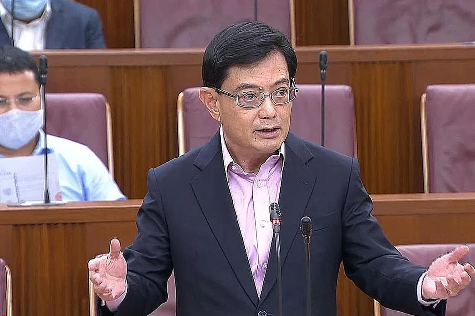 RIZAB LALU MAIN PERANAN PENTING: Dalam perjuangan melawan Covid-19, Rizab Singapura sangat penting dalam membolehkan pemerintah untuk bertindak balas secara komprehensif dan tegas, kata DPM Heng. - Foto GOV.SG