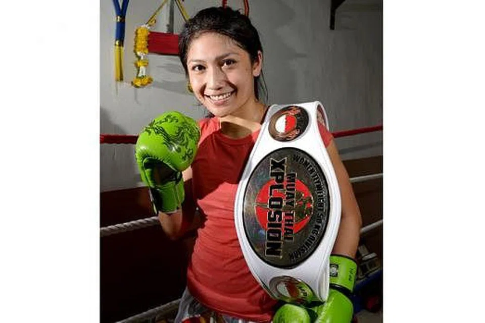 SUDAH JADI JUARA: Meskipun baru terlibat dalam Muay Thai selama empat tahun, Cik Nabilah kini sudah bergelar juara dalam bidang sukan seni mempertahan diri itu.