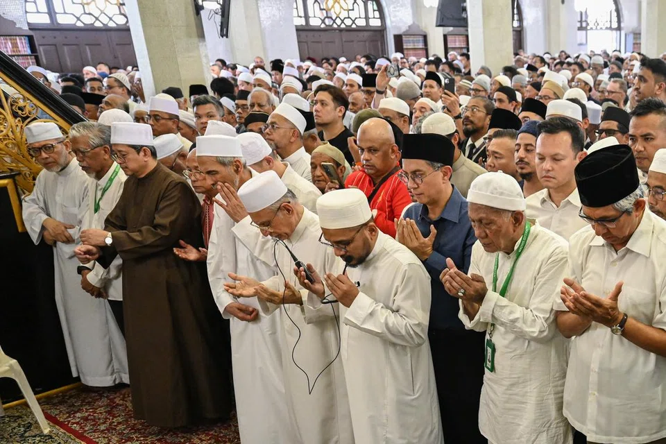 Syed Isa Semait, mufti, Habib Hassan Al-Attas, Dr Nazirudin Mohd Nasir