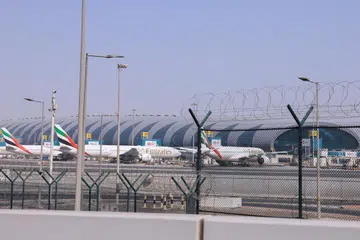 Penerbangan, Emirates, Etihad, konflik timur tengah