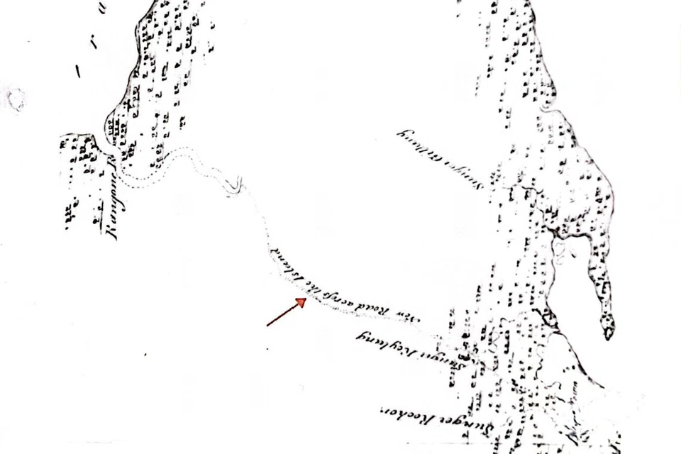 Jalan raya pertama yang dibina merentas pulau Singapura menghubungkan Punggol ke kawasan bandar lain di Singapura seperti ke daerah Telok Belangah dan Kampong Bugis.