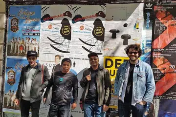 BAKAT SENI BERGANDING BAHU: Penggiat seni dari Perancis dan Asia Tenggara - (dari kiri) Encik Remy Chateau, Encik Popok Tri Wahyudi, Encik Asfi K. dan Encik Guillaume Legrand - menjayakan pameran seni perbandaran di Paris sebagai wadah meluah rasa pada papan lungsur. - URBAN ART FAIR PARIS