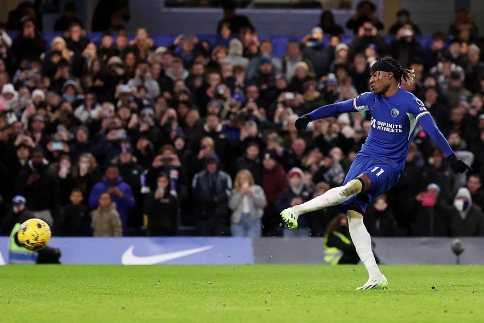 MENSIA-SIAKAN PELUANG: Noni Madueko menjaringkan gol daripada sepakan penalti yang memberi Chelsea kemenangan 2-1 ke atas Crystal Palace. Chelsea mempunyai banyak peluang menjaringkan gol tetapi tidak berjaya memanfaatkan ia dengan sepenuhnya. 